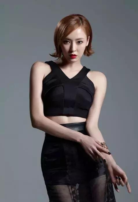 那些叫“腿精”的，在她面前都不敢露腿