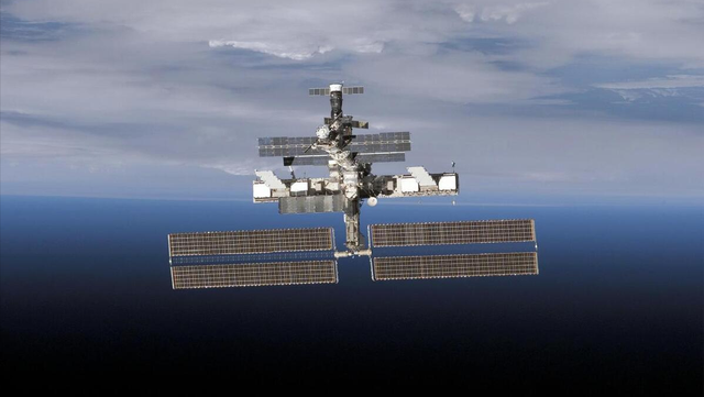 洛杉矶上空异象：是太空展翅还是坠落轨道？神舟15号的神秘命运！