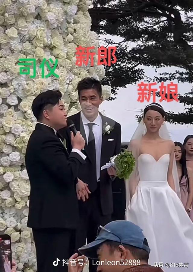 笑喷!郭艾伦出席千万网红百乔小雪婚礼,西装笔挺像新郎百乔成司仪