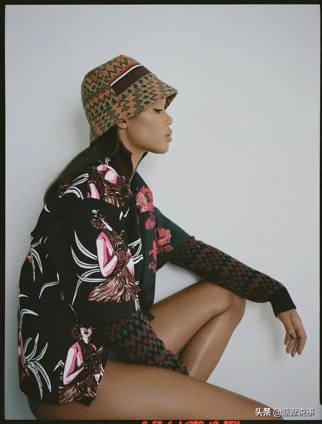 美国黑人女明星劳拉·海瑞尔,曾与NBA球星汤神汤普森牵过手