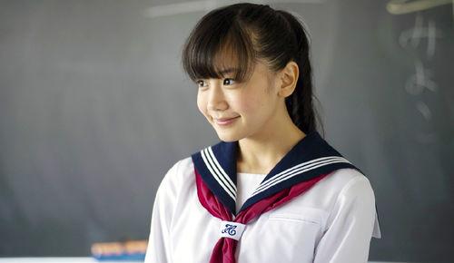 好莱坞女星为邪教贩卖女性、发展性奴！为何邪教偏爱女星？