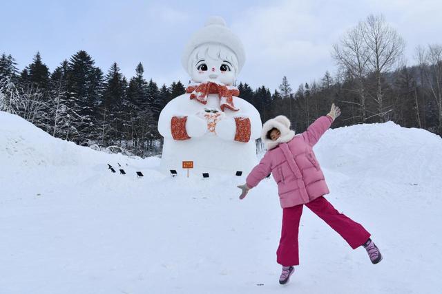 燃情冰雪季｜雪乡16米高大雪人惊艳亮相