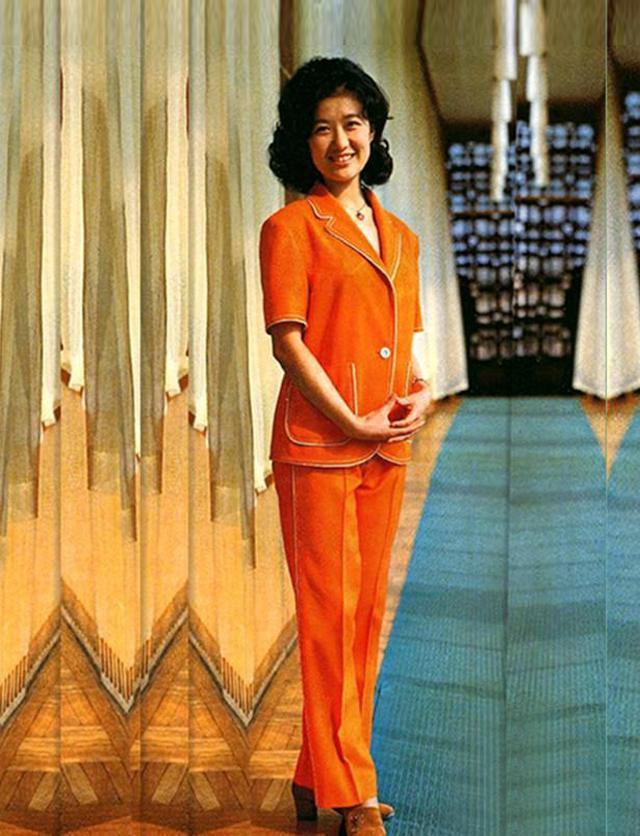 央视春晚主持人李小玢:红极一时的她两婚两离,儿子支持她找老伴