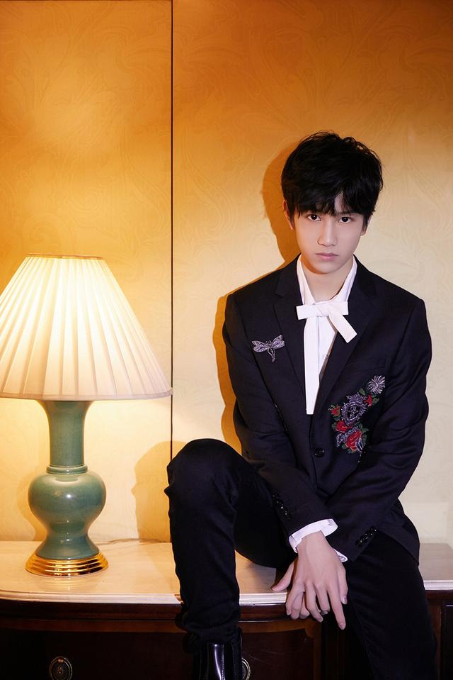 敖子逸亮相2018星光盛典 斩获“年度号召力新秀”奖