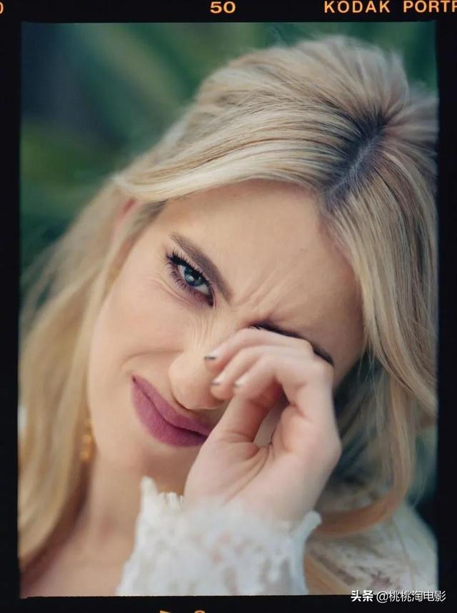 组图：漂亮的准妈妈，艾玛·罗伯茨孕期写真大片