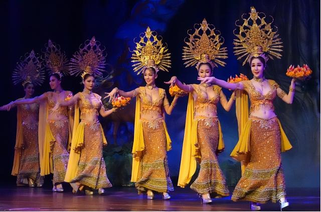 “人妖”——泰国旅游业的畸形产物