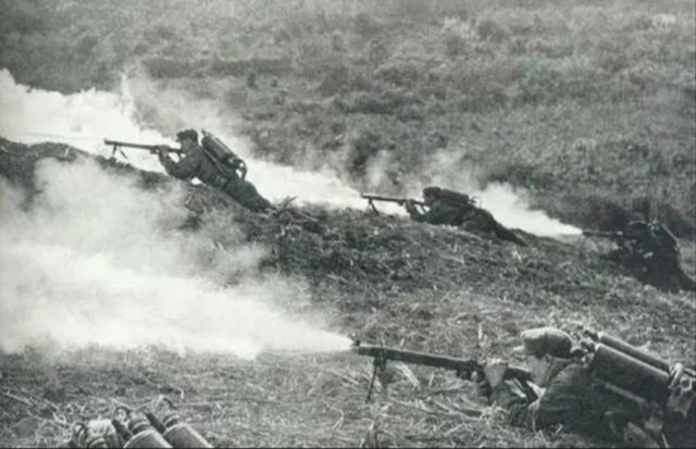 对越反击战喷火兵最高战绩：把170多名越军埋葬在山洞里