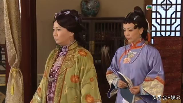 变胖也没所谓！与邓萃雯一吻泯恩仇的商天娥与老公恩爱牵手逛街