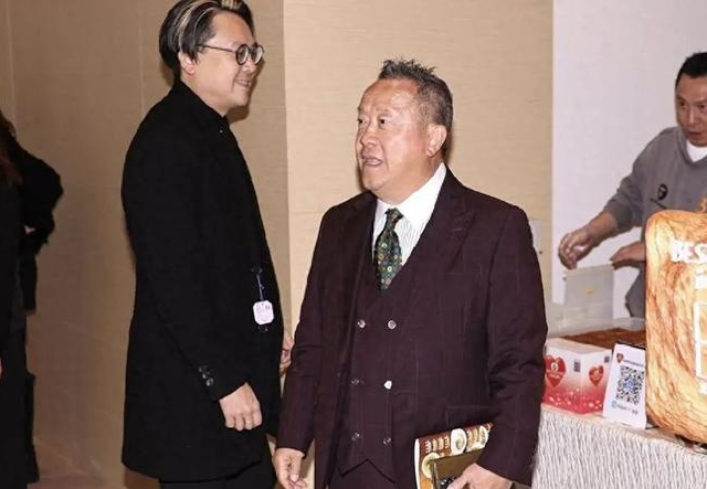 曾志伟春节到加拿大探亲，陪次女曾咏仪全家过年!外孙女已经24岁