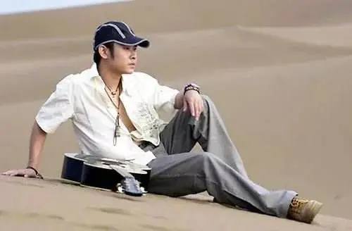 49岁刀郎近照曝光,当年爆红却选择隐退:我只想做二三流歌手