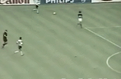 “老将”C罗再进灌篮式头球，“纯头球技术”可否超越历代轰炸机