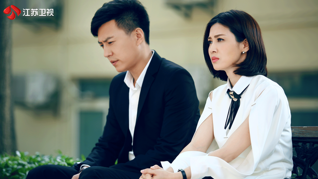 《我们的爱》靳东霸屏尽展绅士魅力 戏外与妻子恩爱日常令人艳羡