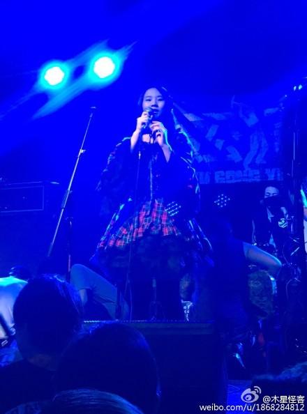 窦唯的小女儿才14岁啊，身高都超过1米7了