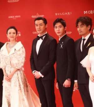 鹿晗上海(上海电影节：舒淇和鹿晗同框，两人对着镜头做搞怪表情，太可爱)