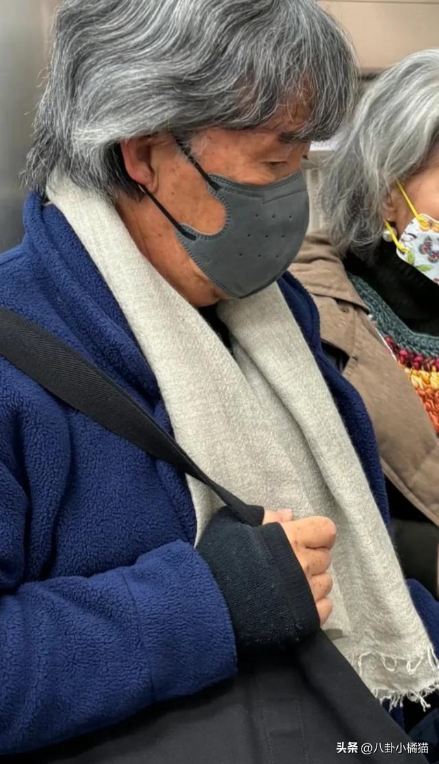 76岁林子祥携叶倩文现身长沙，两人头发全白，林子祥好多老年斑