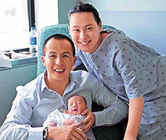 梁洛施罕见和妈妈同框,梁妈妈状态年轻,颜值气质不输女儿