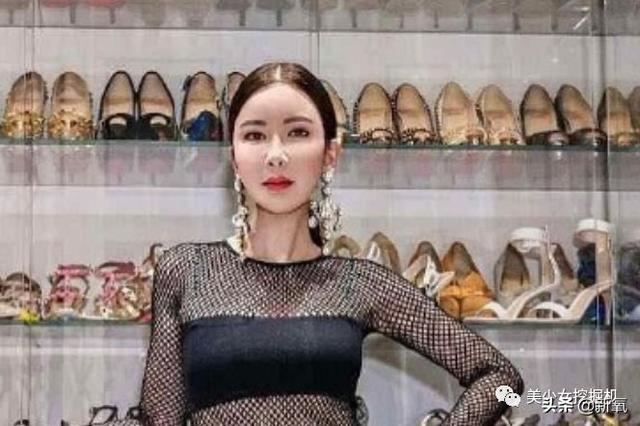 新加坡最有手段名媛，拥有全球最多爱马仕，如今44岁还在做网红