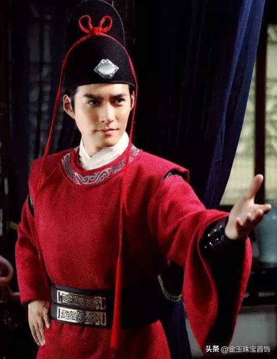 锦毛鼠白玉堂和南侠展昭的矛盾是怎么来的 斗得天翻地覆的