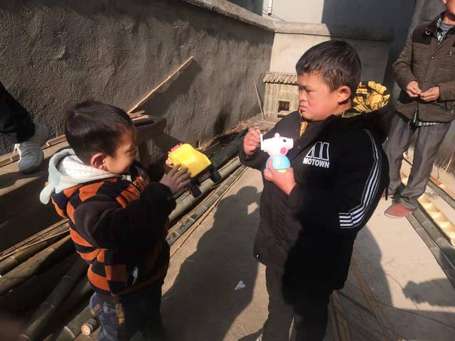 7年前，那个酷似“马云”的江西7岁男孩范小勤，如今怎么样了？