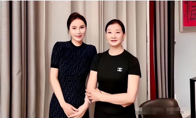 58岁宋祖英近照曝光！与丈夫分居8年，39岁生子，如今活成了这样