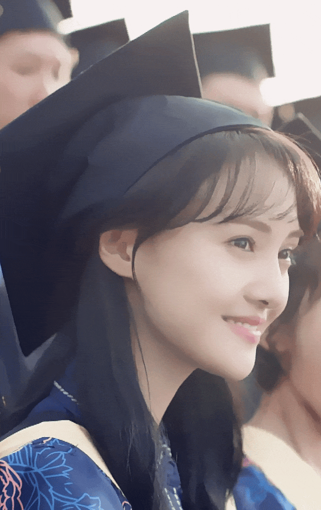 郑爽：从顶流到“老赖”人生崩塌背后的原生家庭、金钱与道德困局