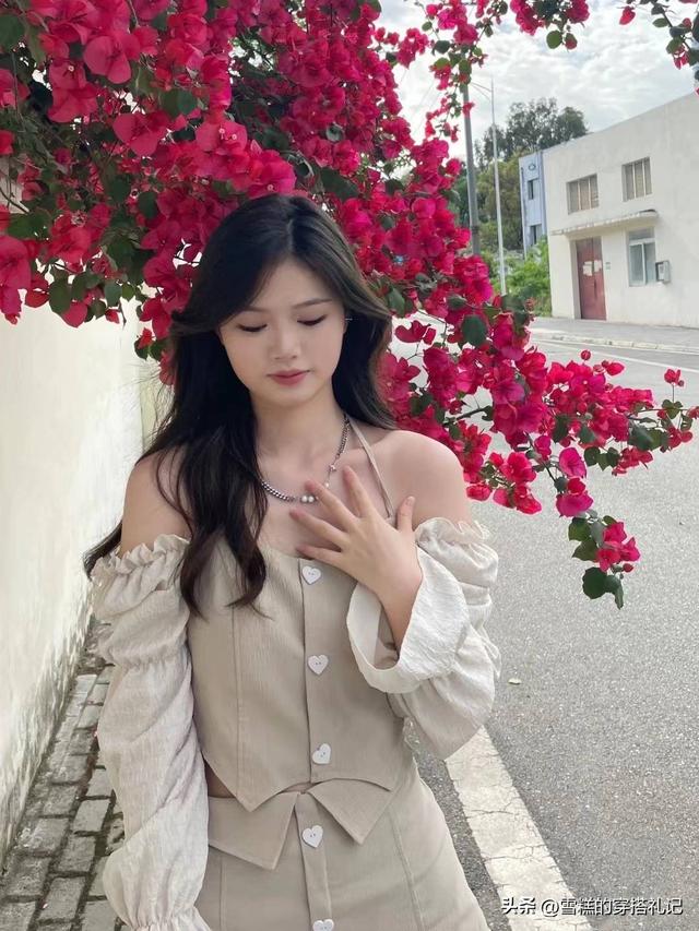 被赵露思的“韩式波浪卷”惊艳了!精致有气质,太适合圆脸了吧