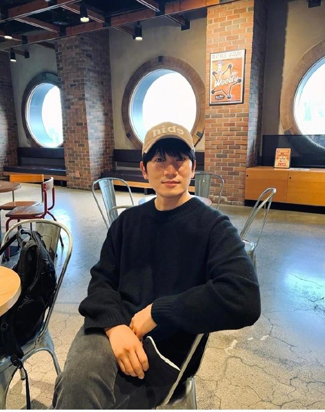 韩国知名女星透露，与李钟硕每年都聚会，坦言若不联系就删除号码