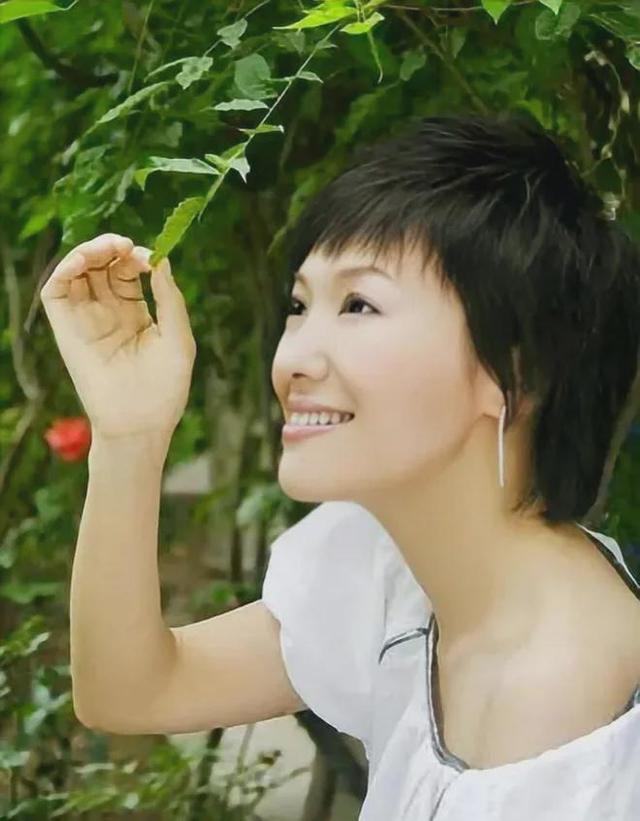 曾红极一时的女星周艳泓，与李厚霖的感情纠葛依旧让人津津乐道