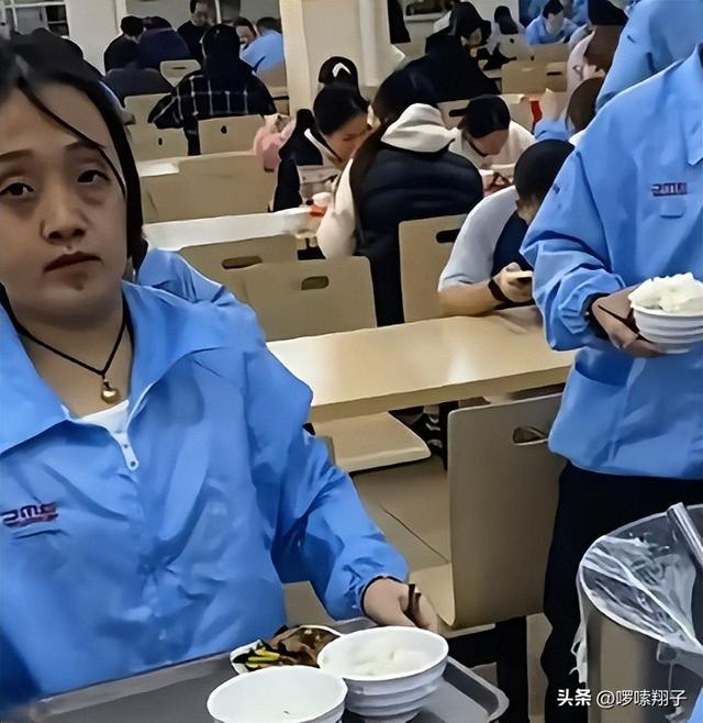 工厂憔悴女员工被辞退？领导回应：她本来就长这样，已报警处理！