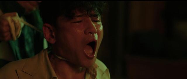 人质被绑匪百般虐待，就连喝水都被反绑双手！韩国最新犯罪电影