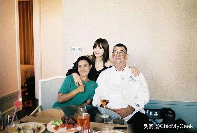 从被排挤到全球顶流!BLACKPINK Lisa 9件事让人俯首称臣