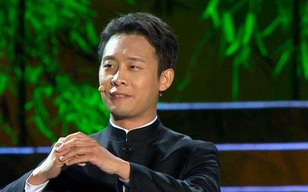 41岁张译二婚老婆，原来当主持人的她，40多岁依旧美到犯规