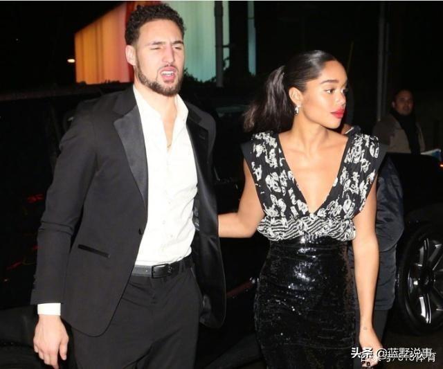 美国黑人女明星劳拉·海瑞尔,曾与NBA球星汤神汤普森牵过手