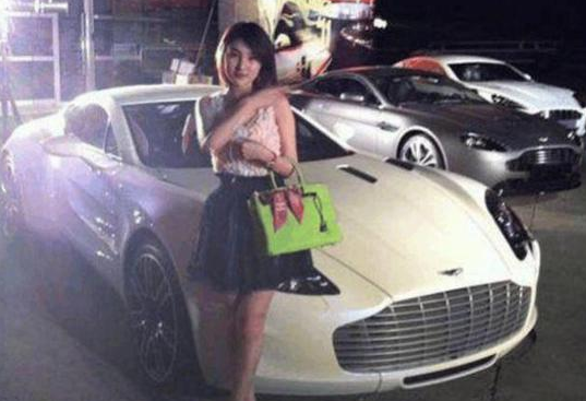 “炫富名媛”郭美美的堕落史,和宠爱她的土豪干爹们