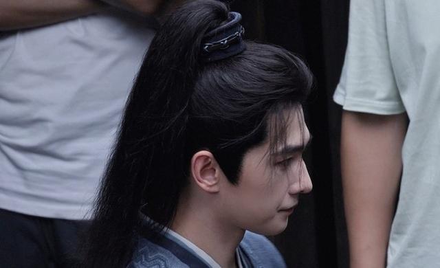 杨洋高马尾造型引爆网络，雨霖铃幕后故事曝光，网友：期待值拉满
