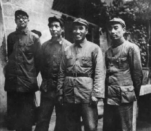 1959年毛主席卸任，朱老总为何拒绝担任主席之位，推荐刘少奇？