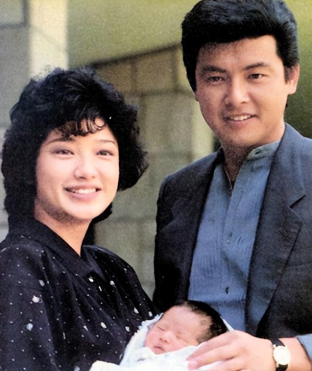 童话般的爱情：三浦友和守护山口百惠43年，从来不跟她吵架