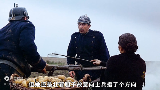 《铁皮鼓》女人帮助男人成功躲避士兵的追击！