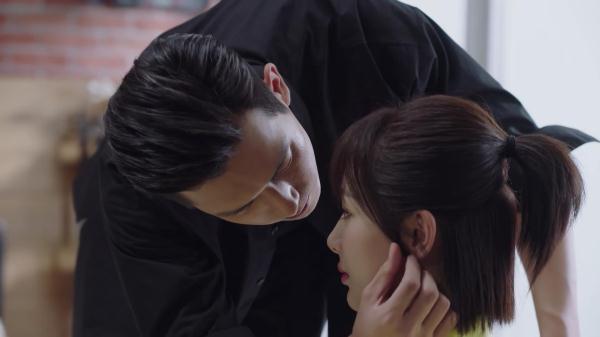 亲爱的热爱的：高甜剧情来袭，韩商言主动亲吻佟年停不下来