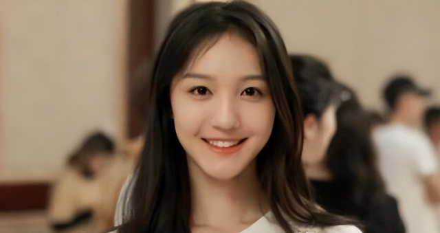 “南艺校花”刘露的堕落史：曾叫嚣警察被拘留，人狂必定有天收