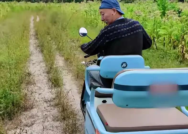 70岁陈佩斯现状：4孙承欢膝下，坐拥北京田园大宅，早已衣食无忧