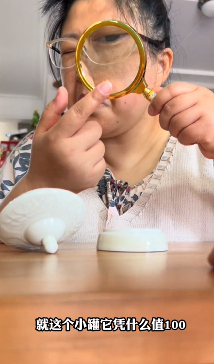 铁兜和胡老师：靠“谎报”价格吸粉500万，真实身份曝光不简单？