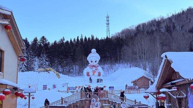 燃情冰雪季｜雪乡16米高大雪人惊艳亮相