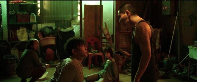 人质被绑匪百般虐待，就连喝水都被反绑双手！韩国最新犯罪电影