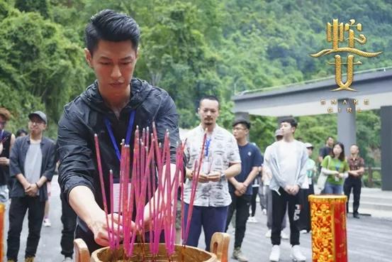 ​《蛇之女》今日在乐业大石围开机 原始巨兽来袭揭秘生命禁区