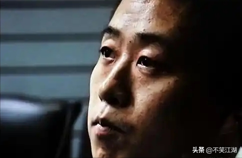 老人倒地没人管,“干嘛要扶”再惹争议,法官王浩被扒现状如何