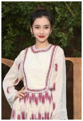 杨颖年轻时的照片(Angelababy嫩模出道时照片曝光，有没有整容一目了然)