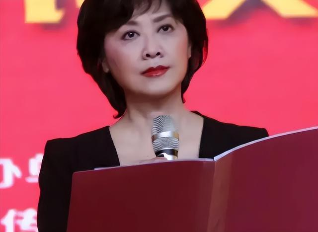 朱琳：嫁给圈外丈夫，结婚43年无儿无女，72岁风采依旧