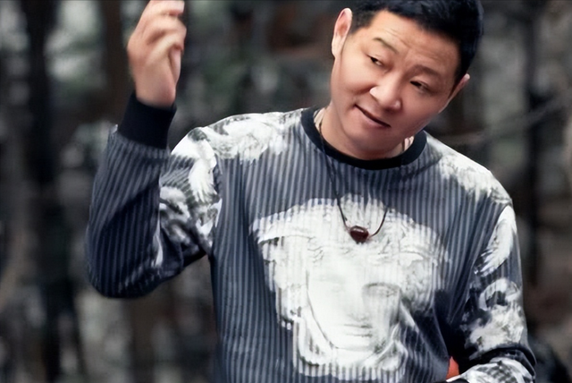 “三德子”赵亮：退圈养鸡，赚得亿万身家，带领300多名村民脱贫