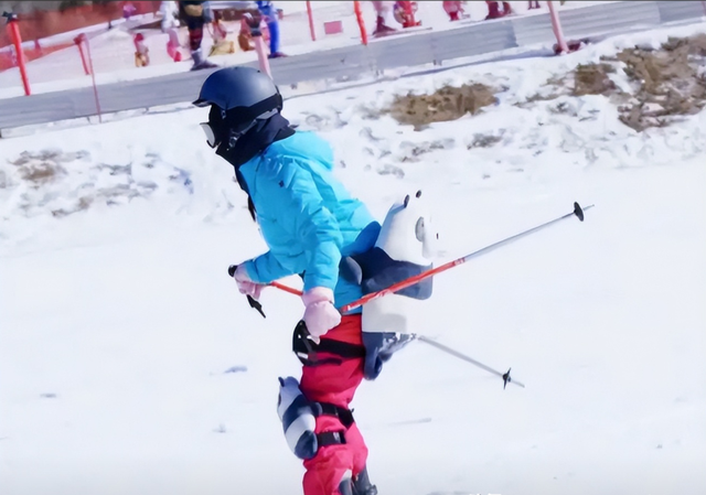 “南艺校花”刘露的堕落史：曾叫嚣警察被拘留，人狂必定有天收